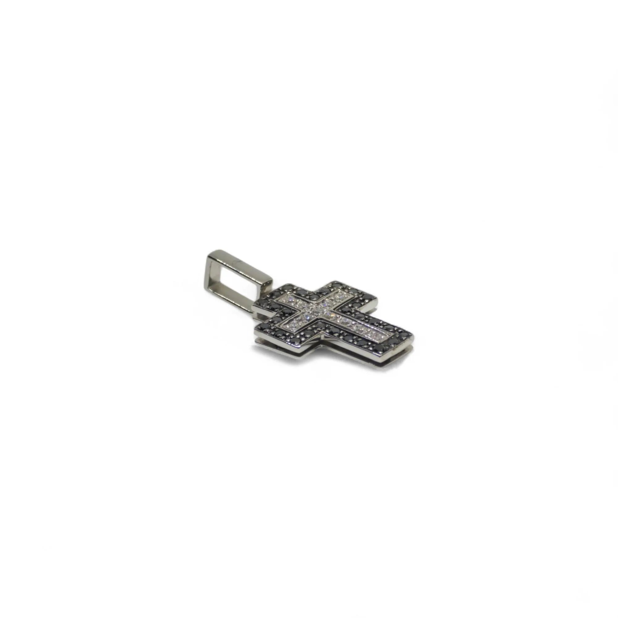 Pendente croce in oro bianco 18 kt e diamanti bianchi e neri