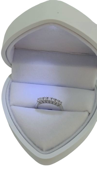 Anello donna mezza veretta in oro bianco e diamanti 0,35 carati
