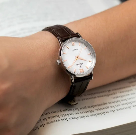 Damenuhr Festina F20691/2 - Feminine Eleganz mit weißem Zifferblatt und braunem Lederarmband