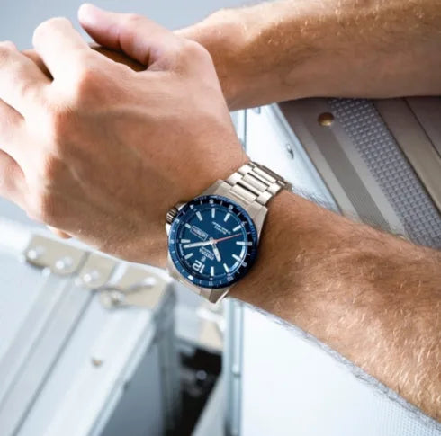 Orologio Festina F20698/2 con quadrante azzurro, cassa in titanio e cinturino in titanio per uomo