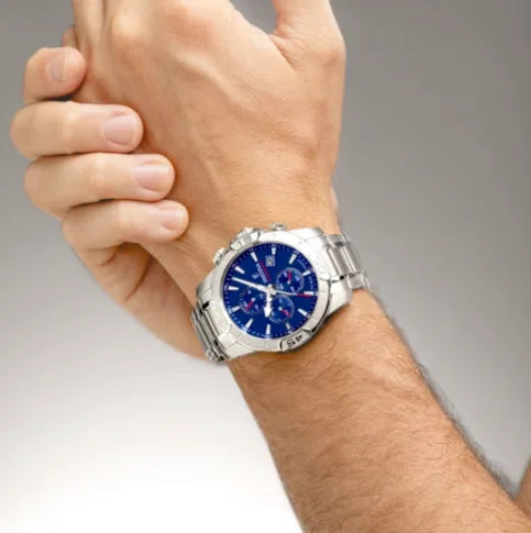 Orologio Festina Timeless Chronograph F20704/2 con quadrante azzurro e cinturino in acciaio inossidabile