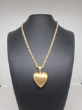 Collana in oro giallo 18 kt con cuore in oro satinato