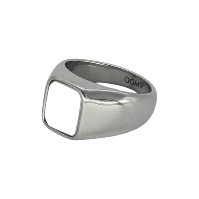 Anello uomo in acciaio con dettagli a contrasto