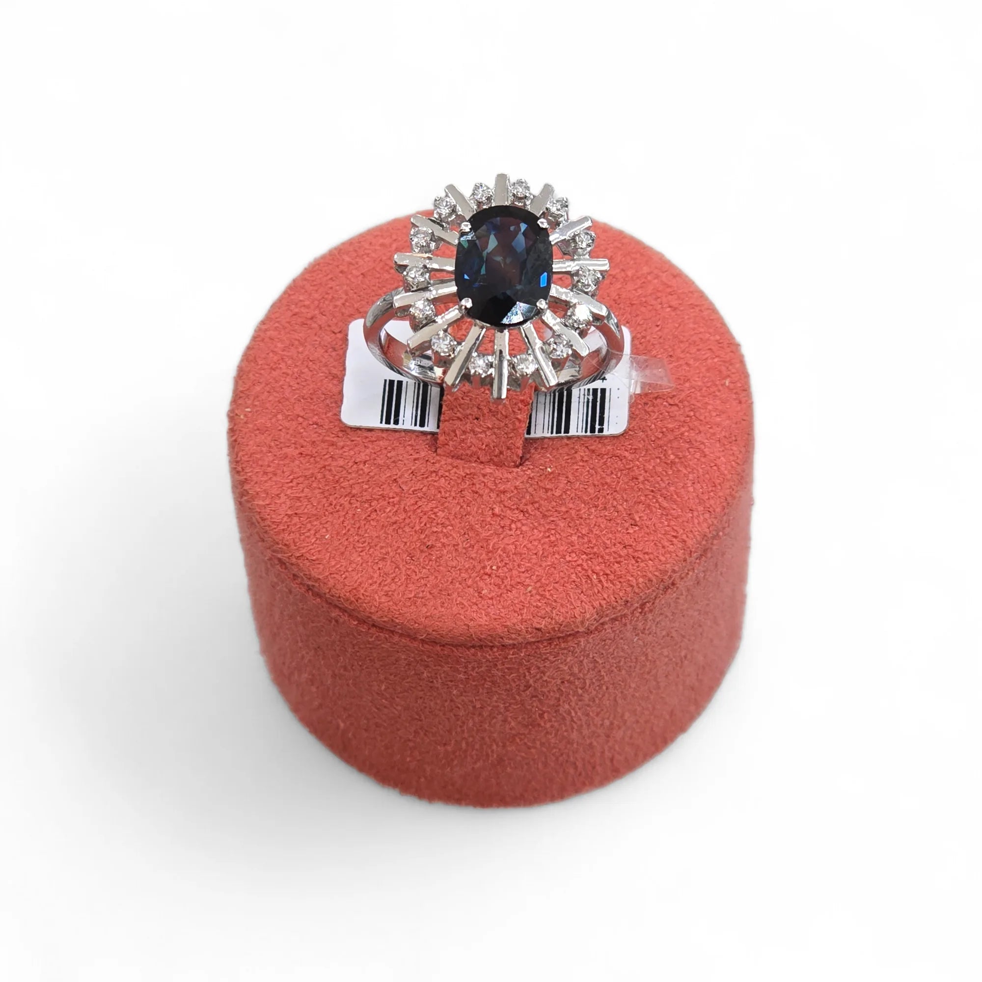 Anello donna zaffiro blu centrale e diamanti laterali in oro 18kt