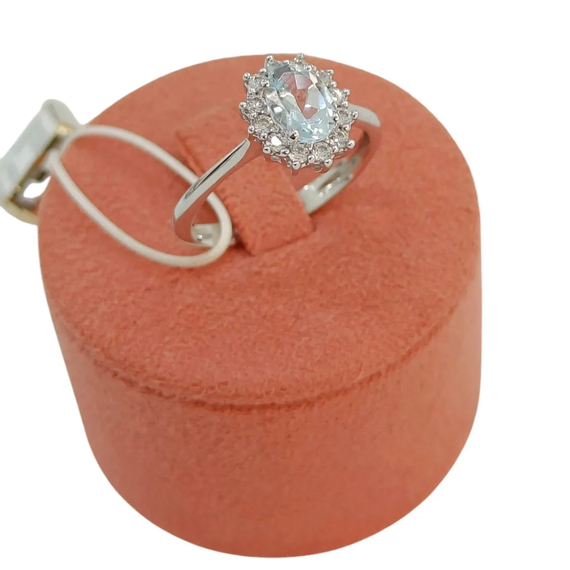 Anello donna in oro 9kt con pietra azzurra centrale e zirconi bianchi Igold