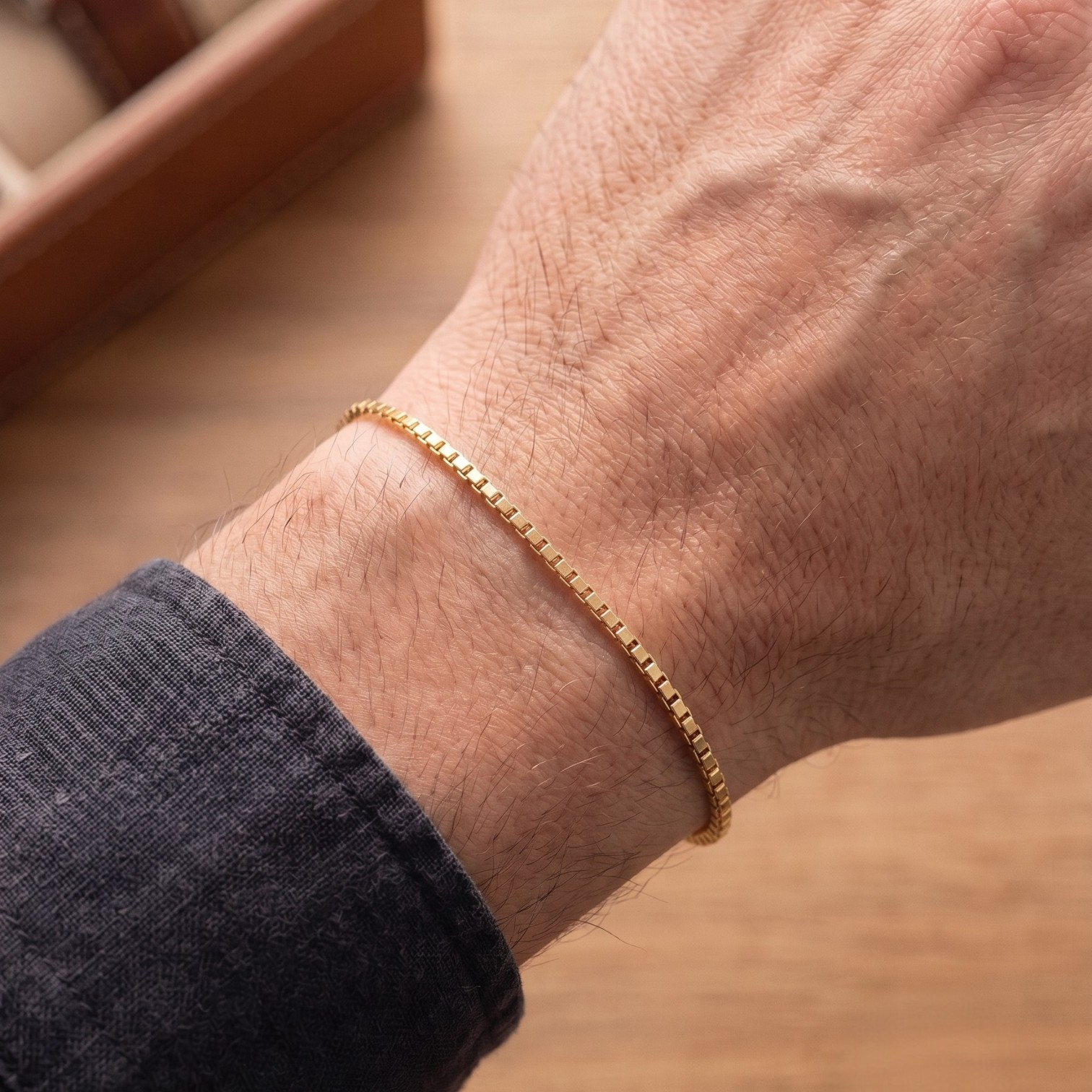 Bracelet Éternité soudé au poignet : réservez et achetez votre bon