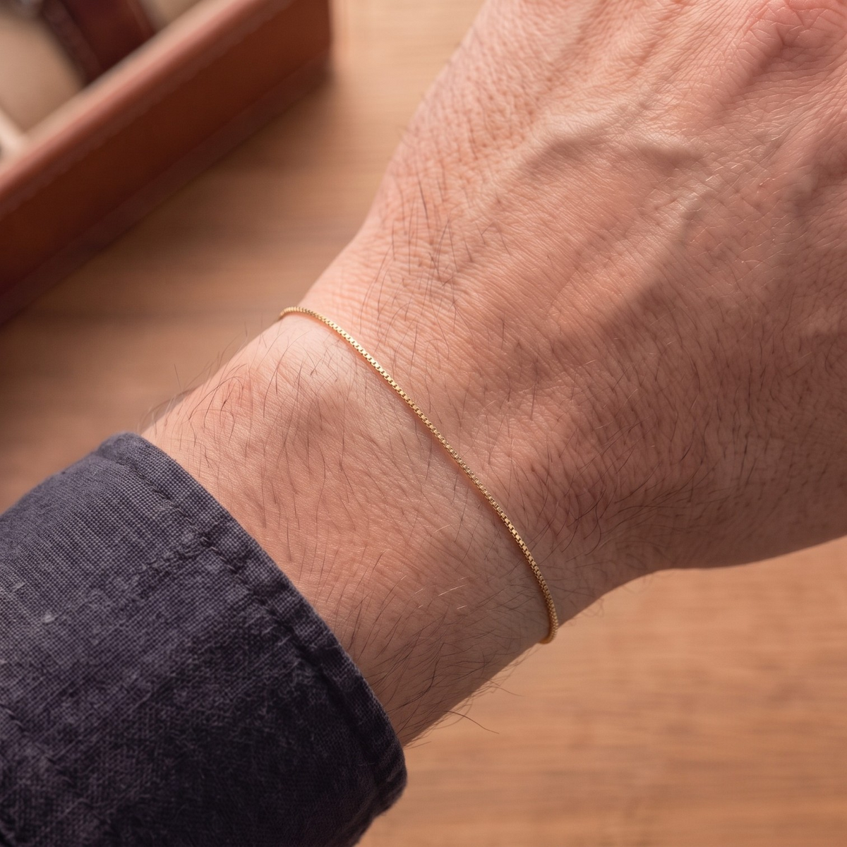 Bracelet Éternité soudé au poignet : réservez et achetez votre bon