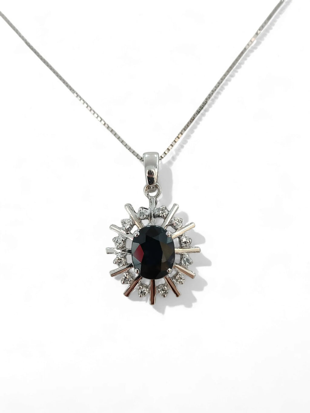 Collana donna in oro 18kt con zaffiro centrale e diamanti