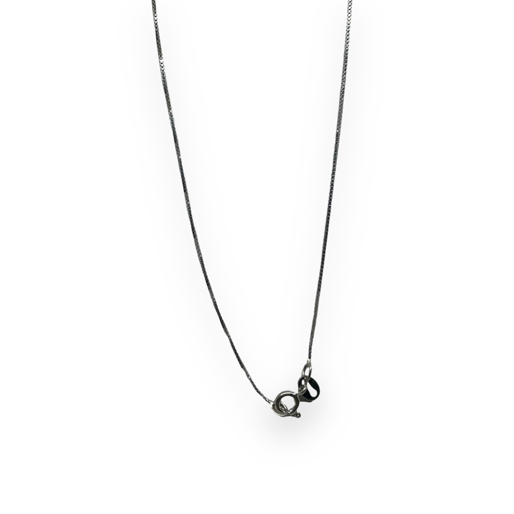 Collana in argento con ciondolo circolare in pietra turchese e zirconi bianchi