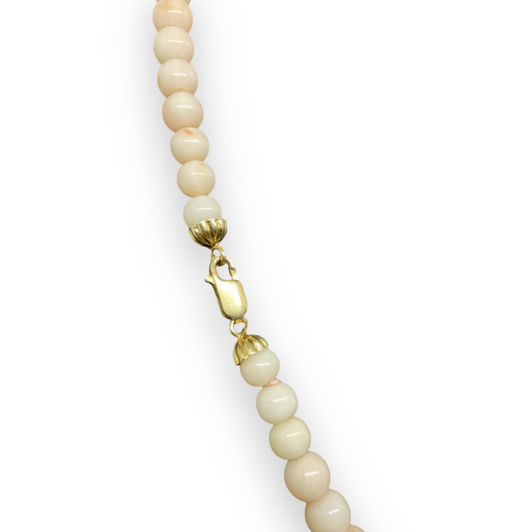 Collana con pietre circolari di corallo bianco rosa con chiusura Oro 750 18KT