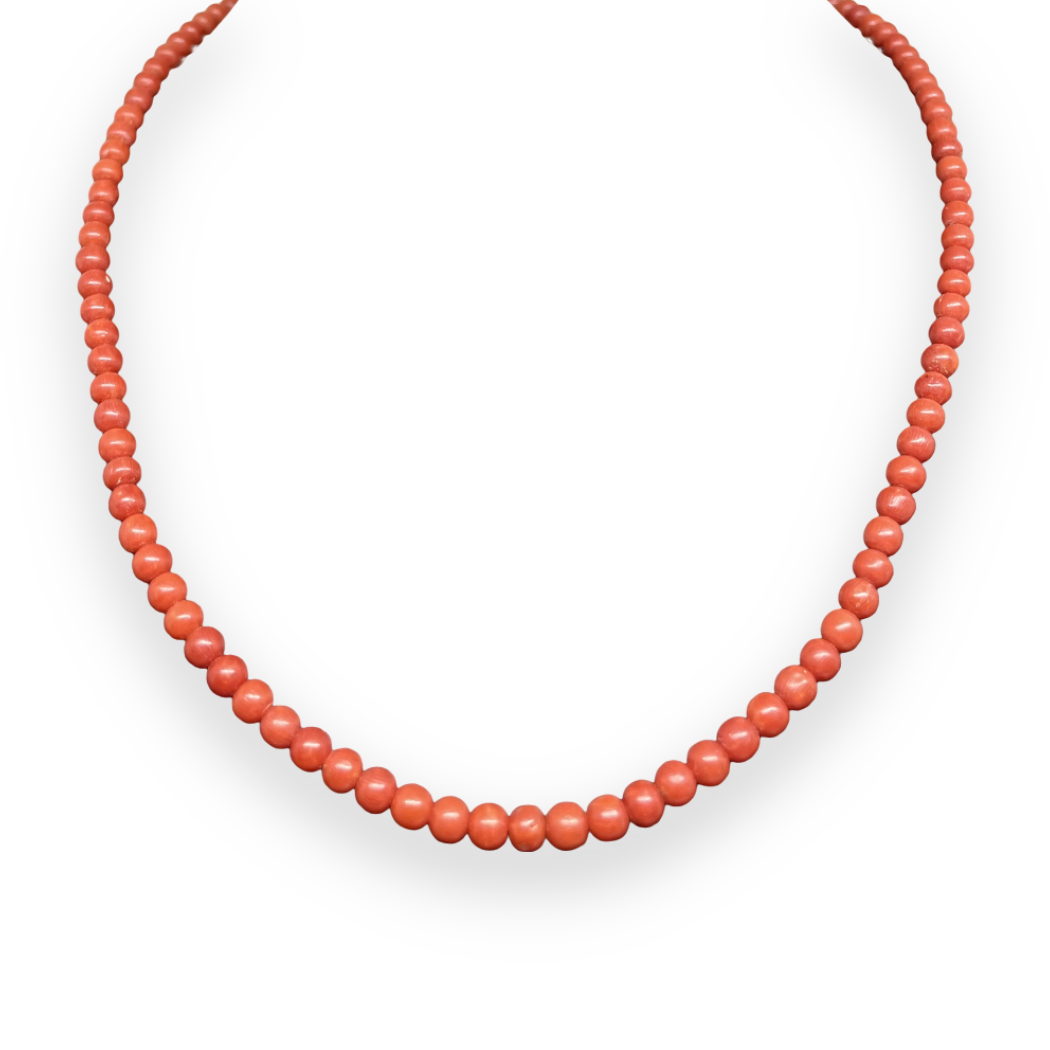 Halskette mit kleinen roten Korallensteinen und 750er 18KT Goldschließe (0,5 mm)