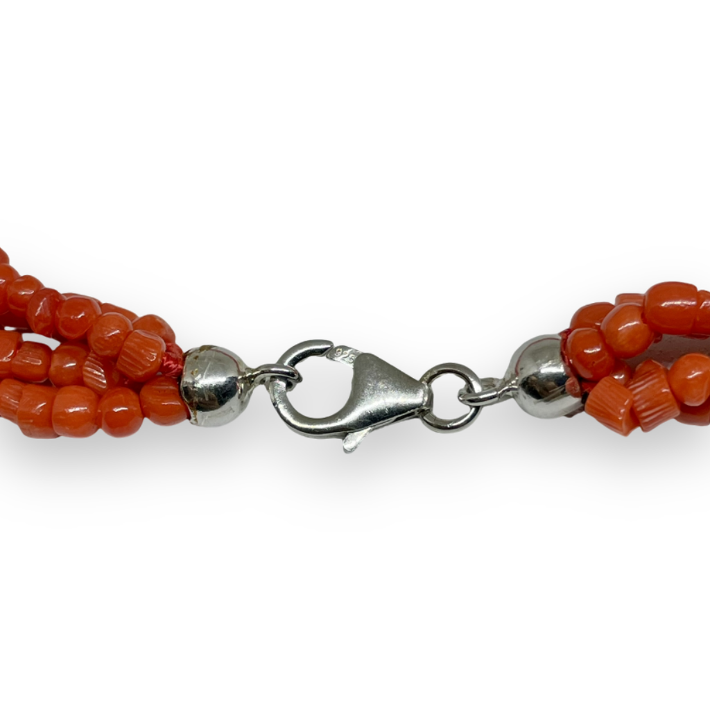 Bracciale con quattro fili di pietre di corallo rosso