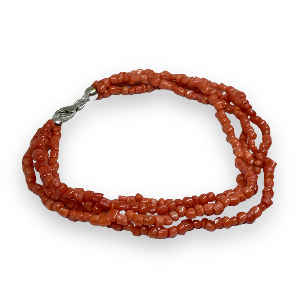 Bracciale con quattro fili di pietre di corallo rosso