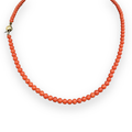 Collana con piccole pietre in corallo rosso con chiusura particolare in Oro 750 18KT (0,4mm)