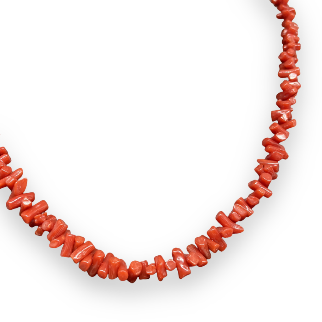 Collana con pietre in corallo rosso con chiusura in argento