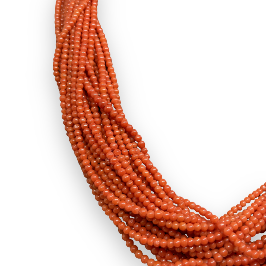 Collana con 20 fili di corallo rosso con chiusura particolare in Oro 750 18 KT (0,3mm)